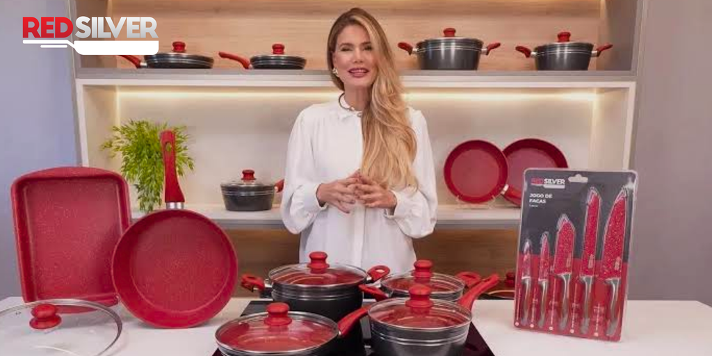RedSilver é boa? Panelas RedSilverfuncionam e valem a pena? 7 Apresentadora com o kit RedSilver completo